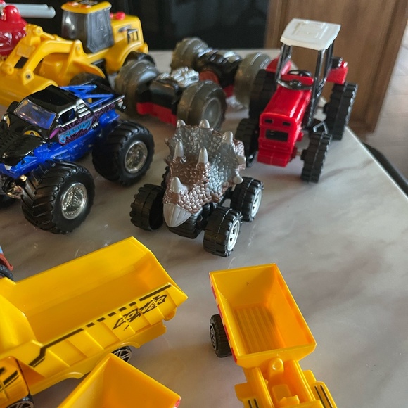 LOT OF 19 MISC TOY VEHICLES KIDS PLAY - Picture 5 of 10